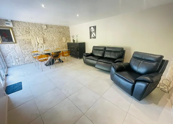 Maison En Pierre De Caen Charmante Et Confortable Et Sa Terrasse Privative Entre Terre Et *